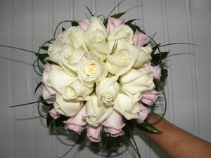 Белые розы значение цветов