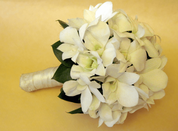 Букет невесты из орхидей и фрезий